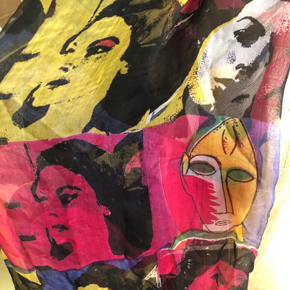 Scarf full of colorful & Bright Faces